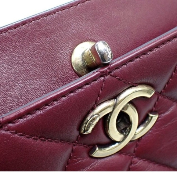 Chanel Burgundy Quilted Leather Shoulder Bag Authentic Classic - Picture 4 of 16